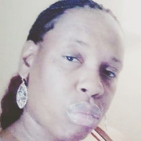 Meet your Posher, April - Picture 1 of 1